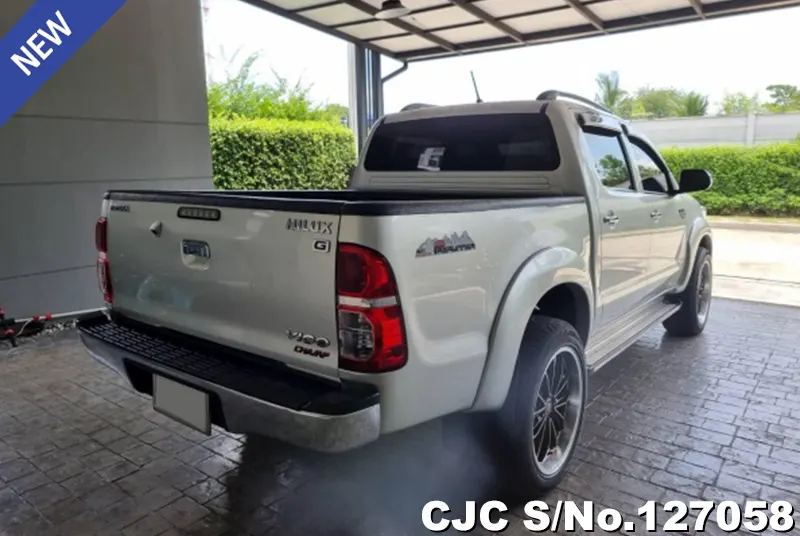 Toyota Hilux in Silver for Sale Image 2
