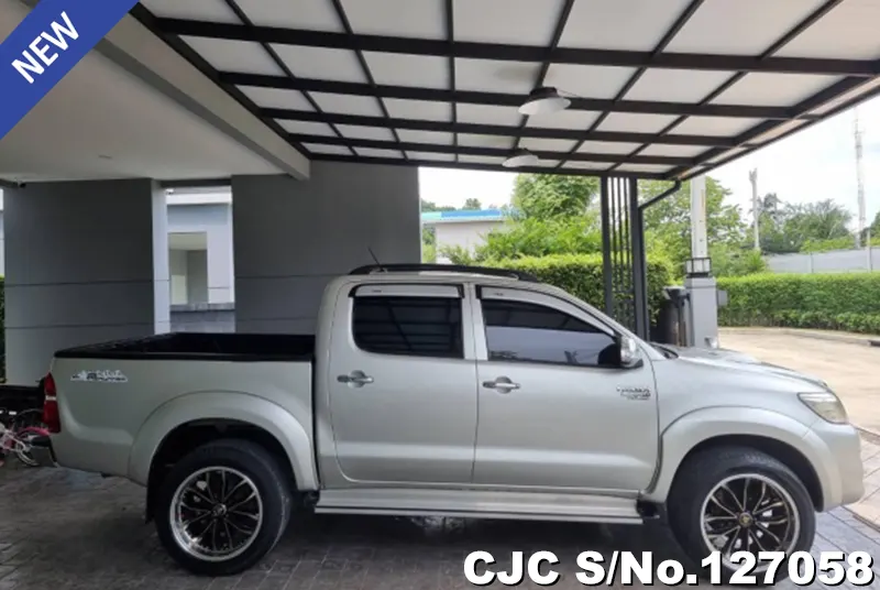 Toyota Hilux in Silver for Sale Image 4