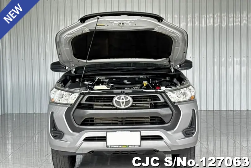 Toyota Hilux in Silver for Sale Image 14