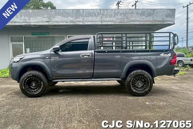 Toyota Hilux in Gray for Sale Image 5