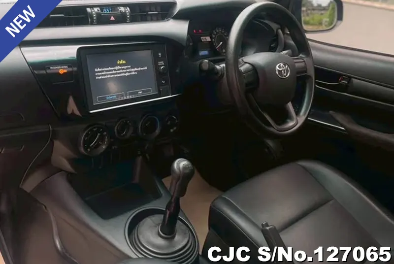 Toyota Hilux in Gray for Sale Image 7