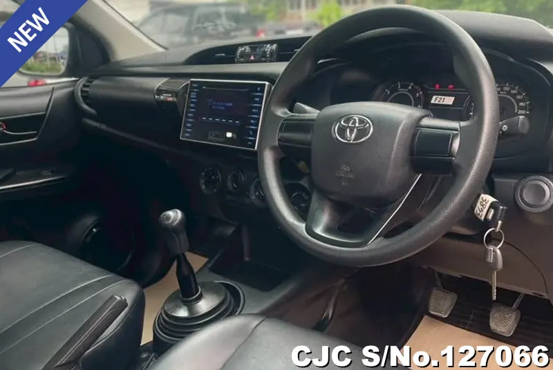 Toyota Hilux in White for Sale Image 6