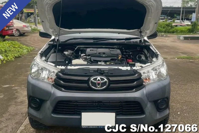 Toyota Hilux in White for Sale Image 9