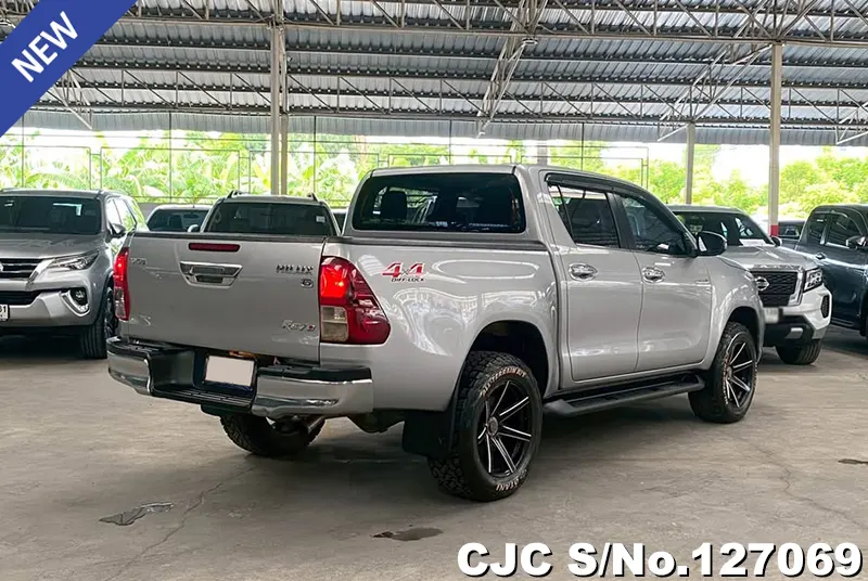 Toyota Hilux in Gray for Sale Image 2