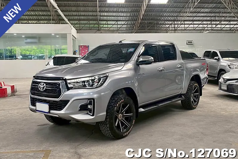 Toyota Hilux in Gray for Sale Image 3