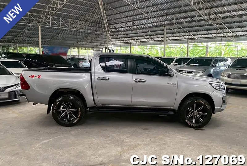 Toyota Hilux in Gray for Sale Image 4