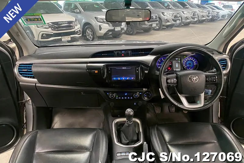 Toyota Hilux in Gray for Sale Image 6