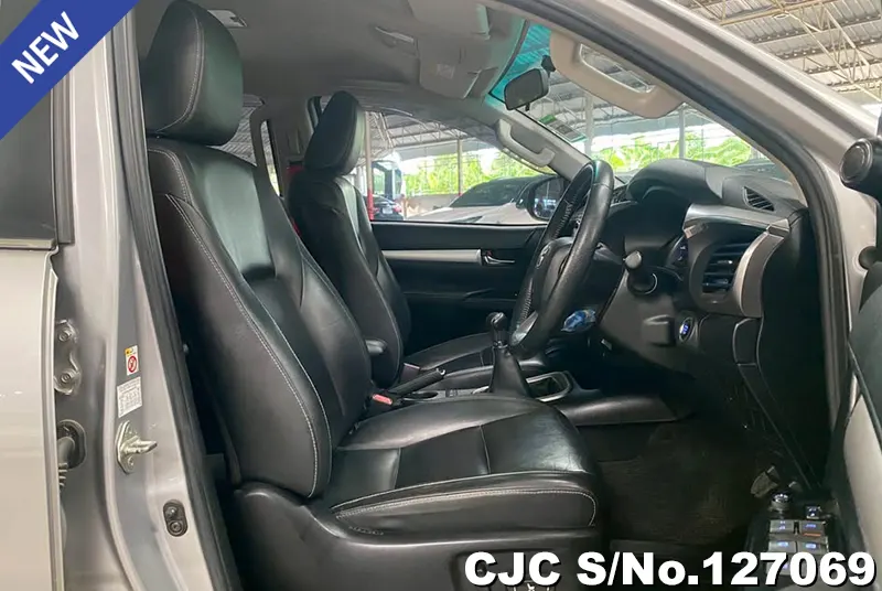 Toyota Hilux in Gray for Sale Image 7