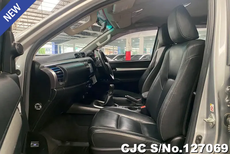 Toyota Hilux in Gray for Sale Image 8