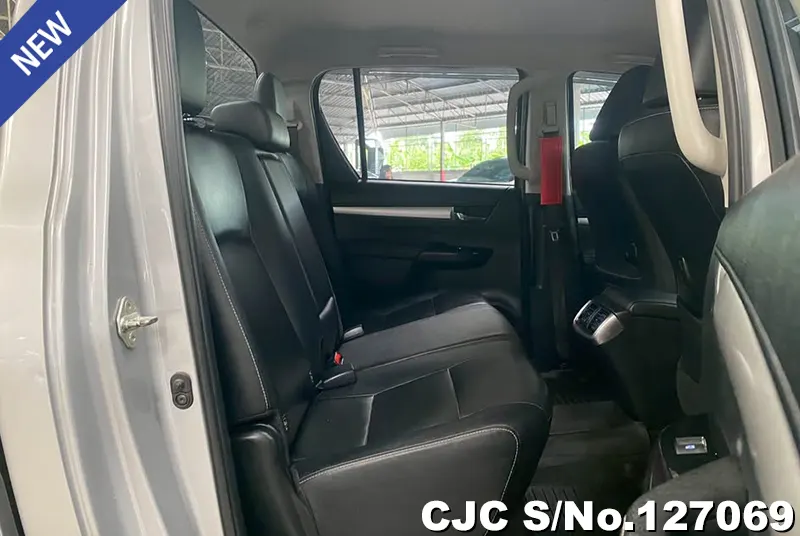 Toyota Hilux in Gray for Sale Image 9