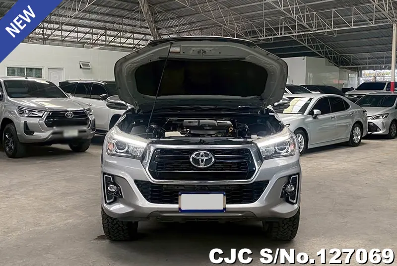 Toyota Hilux in Gray for Sale Image 12