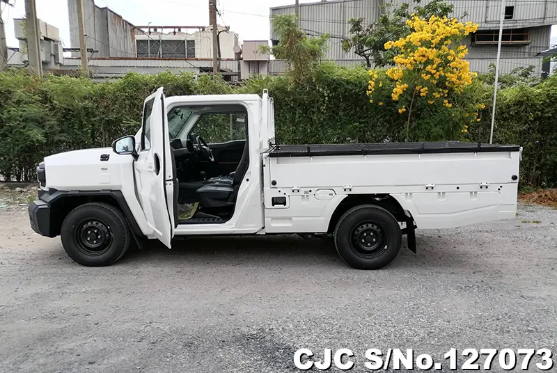 2025 Toyota / Hilux / Champ Stock No. 127073