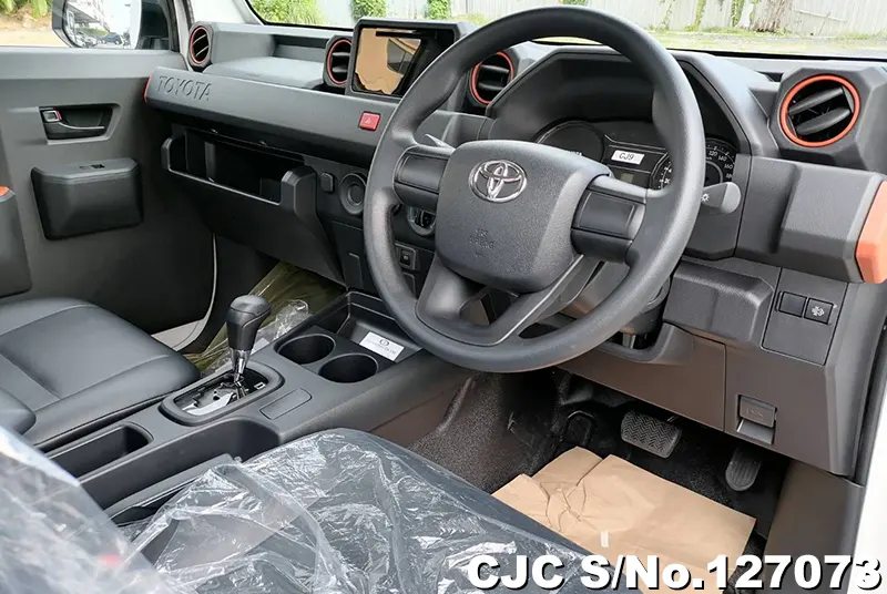 2025 Toyota / Hilux / Champ Stock No. 127073