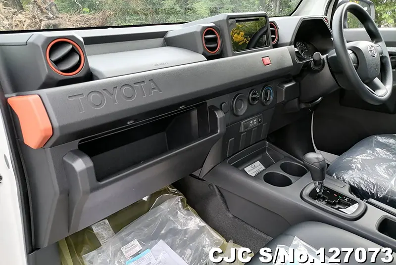 2025 Toyota / Hilux / Champ Stock No. 127073