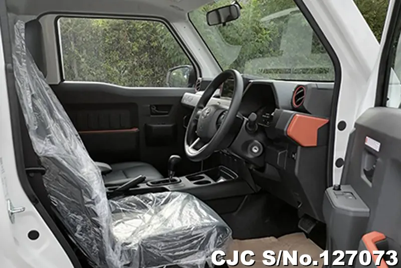 2025 Toyota / Hilux / Champ Stock No. 127073