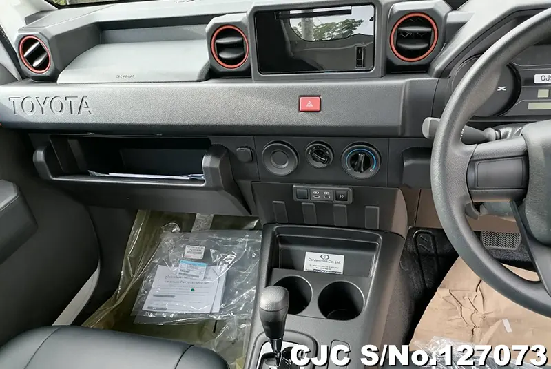 2025 Toyota / Hilux / Champ Stock No. 127073