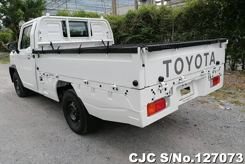 2025 Toyota / Hilux / Champ Stock No. 127073