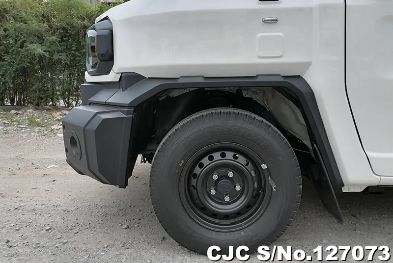 2025 Toyota / Hilux / Champ Stock No. 127073