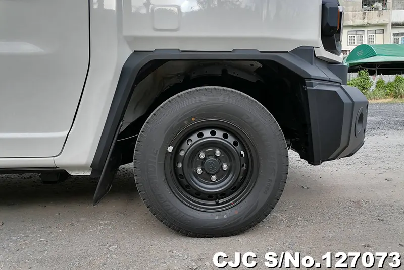 2025 Toyota / Hilux / Champ Stock No. 127073