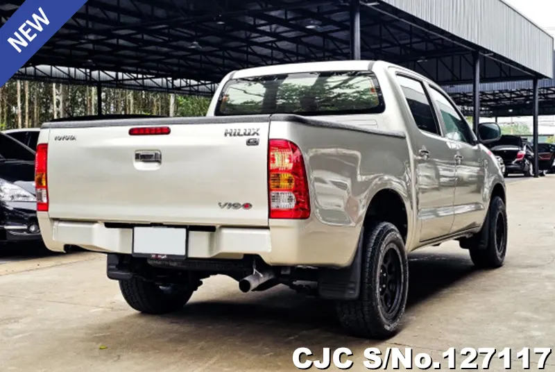 Toyota Hilux in Gold for Sale Image 2