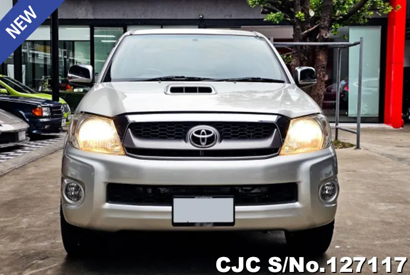 Toyota Hilux in Gold for Sale Image 4