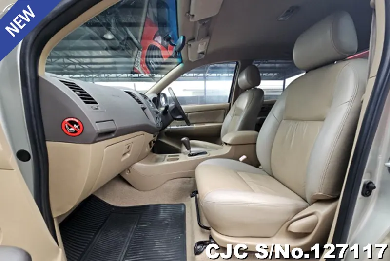 Toyota Hilux in Gold for Sale Image 7