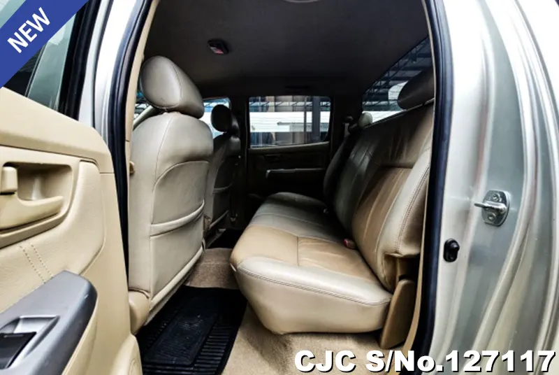 Toyota Hilux in Gold for Sale Image 8