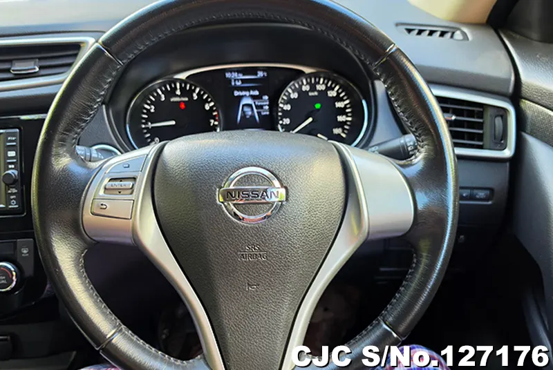 Nissan X-Trail in Black for Sale Image 10