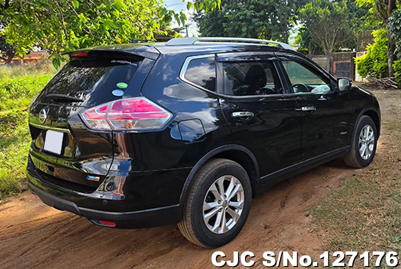 Nissan X-Trail in Black for Sale Image 2