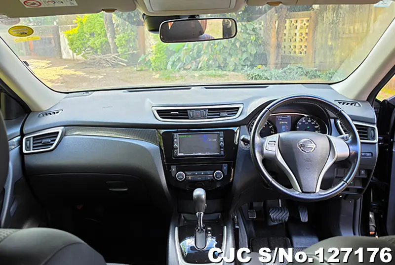 Nissan X-Trail in Black for Sale Image 7