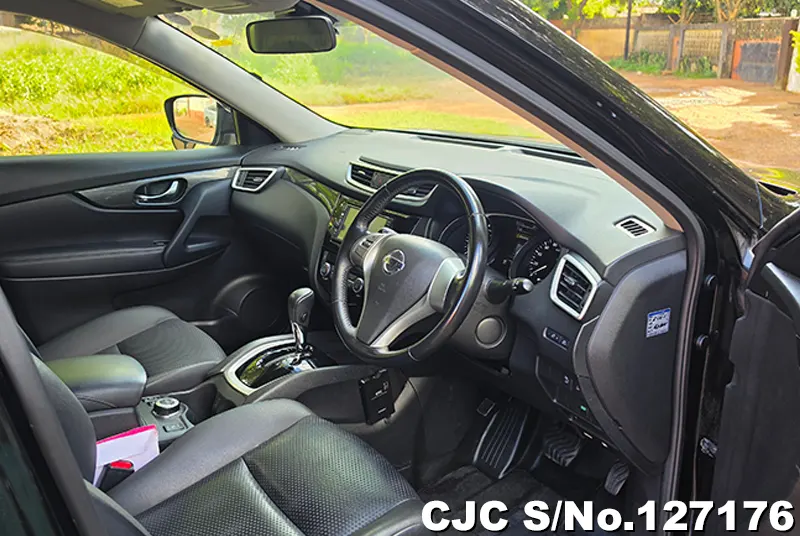 Nissan X-Trail in Black for Sale Image 8