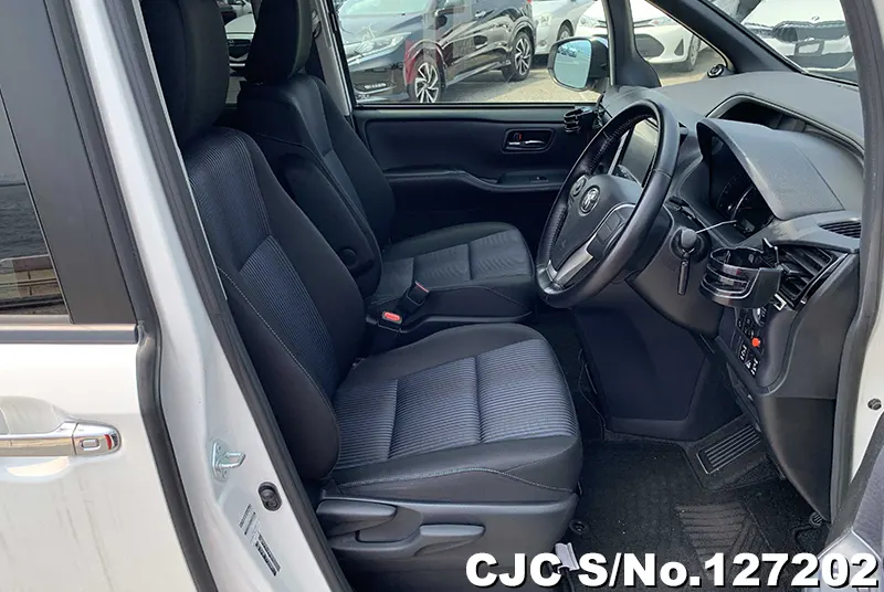 2016 Toyota / Voxy Stock No. 127202