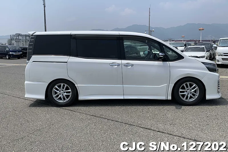 2016 Toyota / Voxy Stock No. 127202