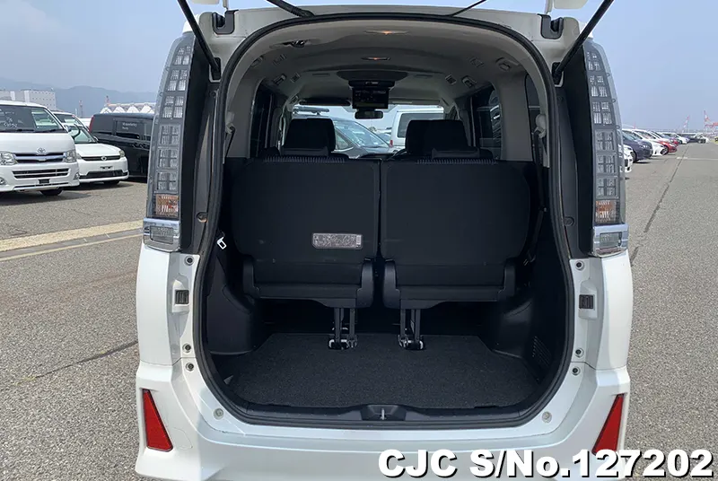 2016 Toyota / Voxy Stock No. 127202