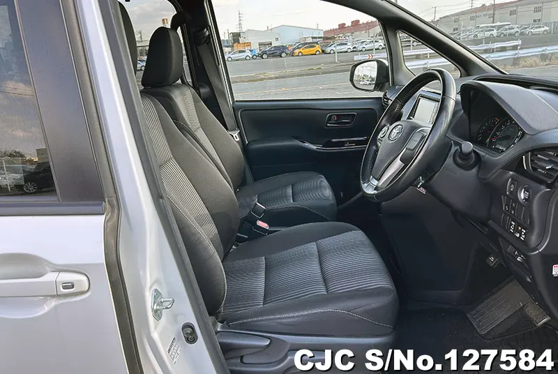 2019 Toyota / Voxy Stock No. 127584