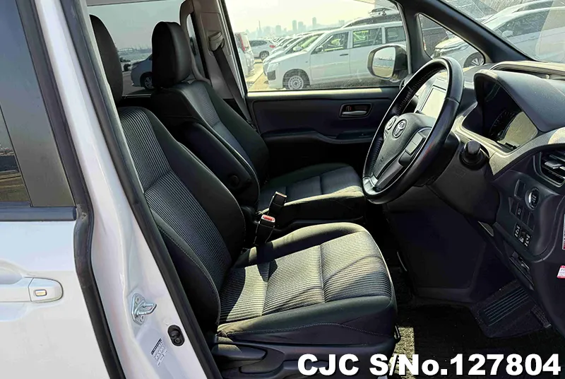 2015 Toyota / Voxy Stock No. 127804