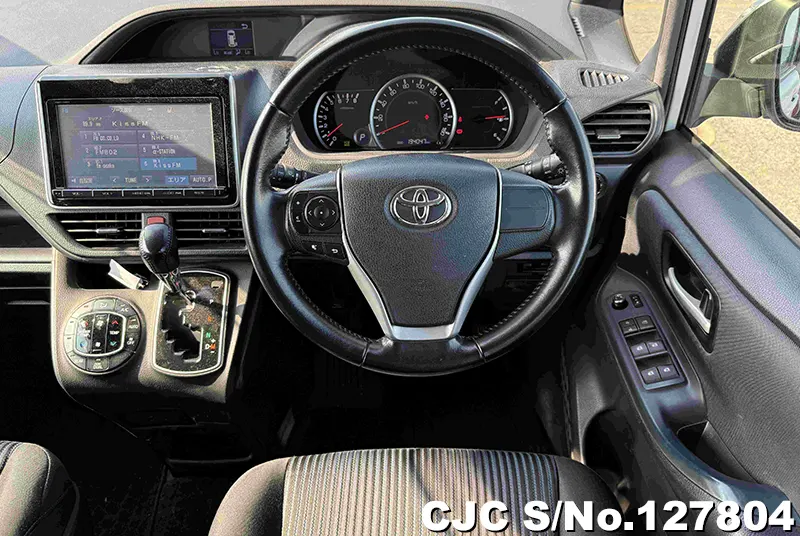 2015 Toyota / Voxy Stock No. 127804