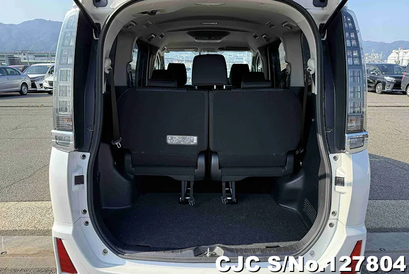 2015 Toyota / Voxy Stock No. 127804