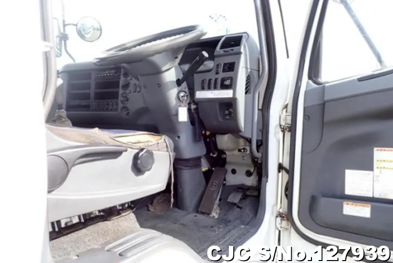 2014 Mitsubishi / Fuso Stock No. 127939