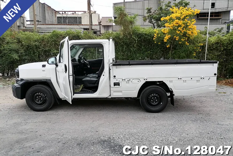 2025 Toyota / Hilux / Champ Stock No. 128047