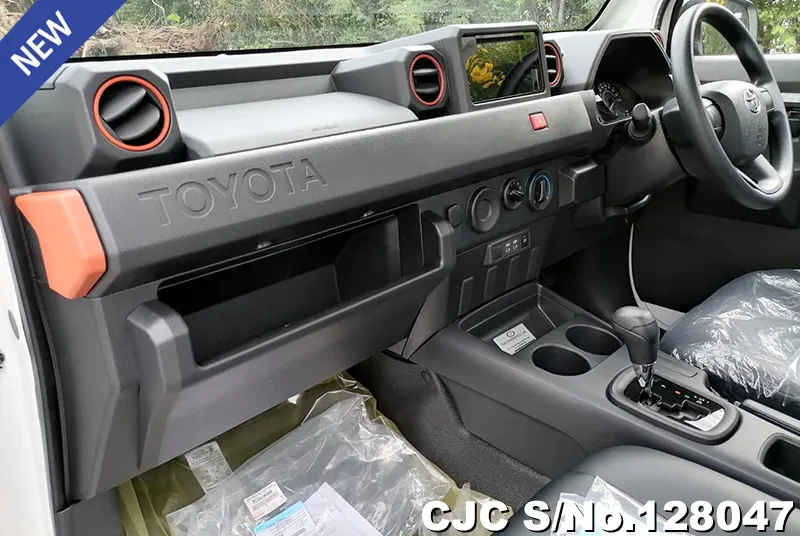 2025 Toyota / Hilux / Champ Stock No. 128047