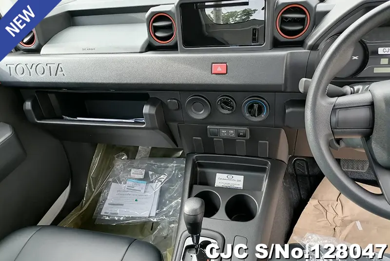 2025 Toyota / Hilux / Champ Stock No. 128047