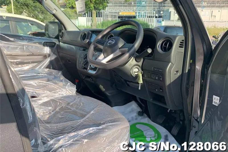 2025 Nissan / Caravan Stock No. 128066