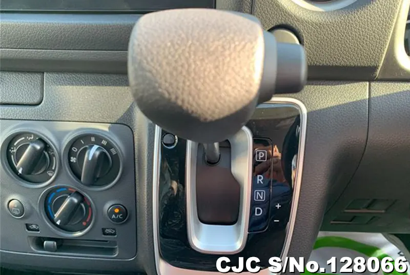 2025 Nissan / Caravan Stock No. 128066