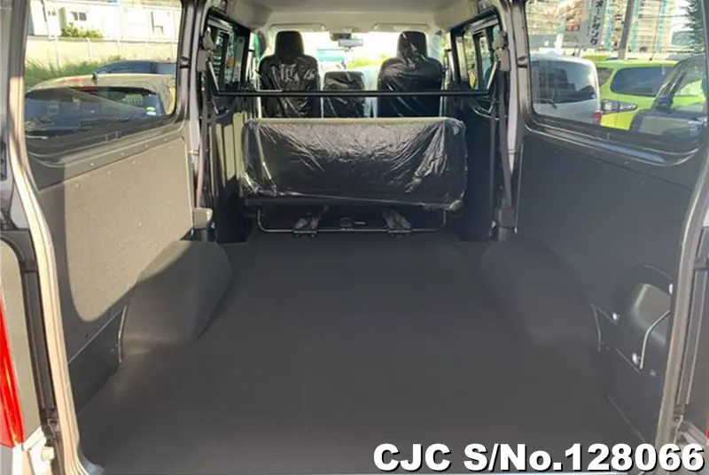 2025 Nissan / Caravan Stock No. 128066