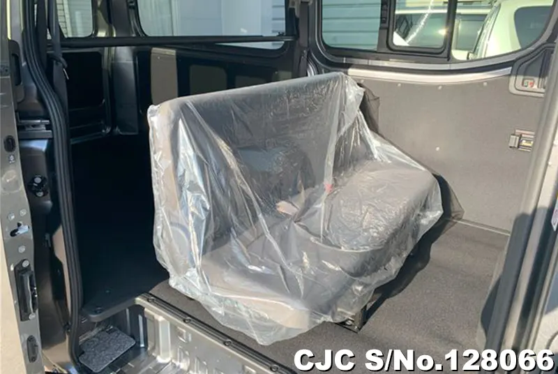 2025 Nissan / Caravan Stock No. 128066