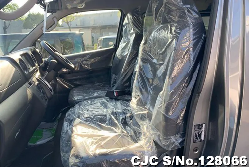 2025 Nissan / Caravan Stock No. 128066