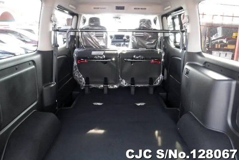 2025 Nissan / Caravan Stock No. 128067