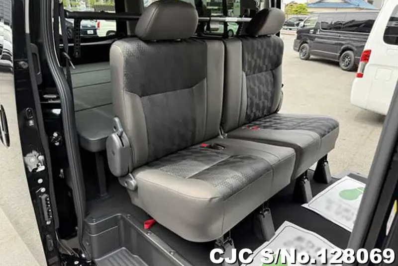 2025 Nissan / Caravan Stock No. 128069