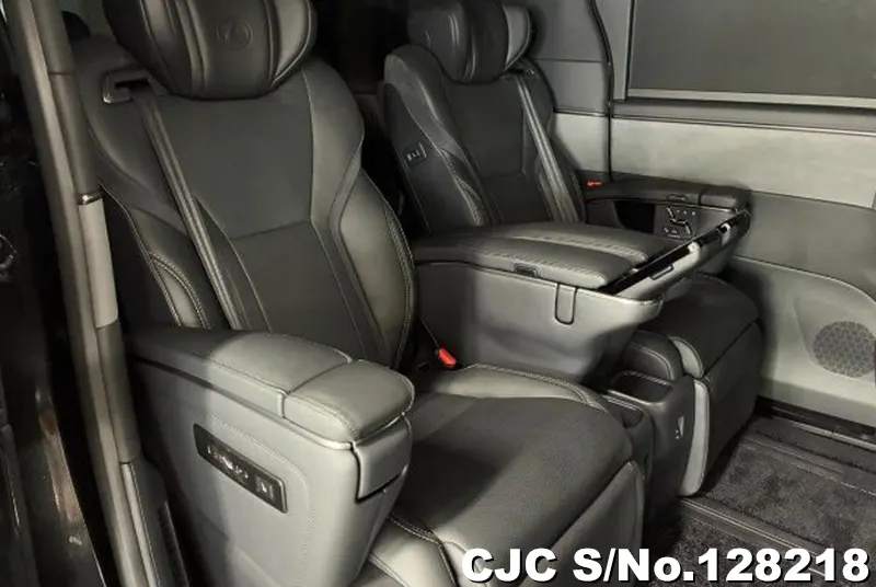 2025 Lexus / LM500h Stock No. 128218